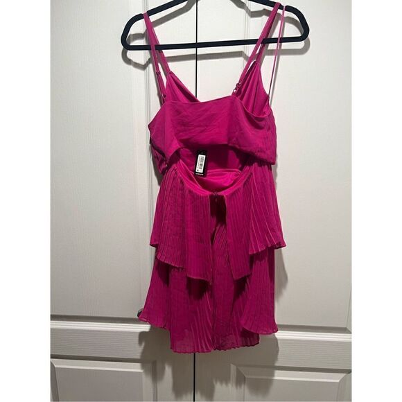Express Pleated Tiered Cut-Out Pink Dress size S NWT $79 - Picture 5 of 7
